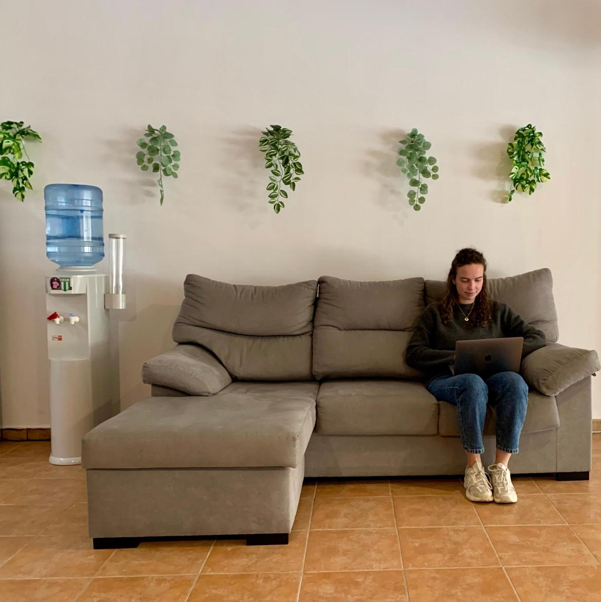 Spanglish Hostel بينايدورم المظهر الخارجي الصورة