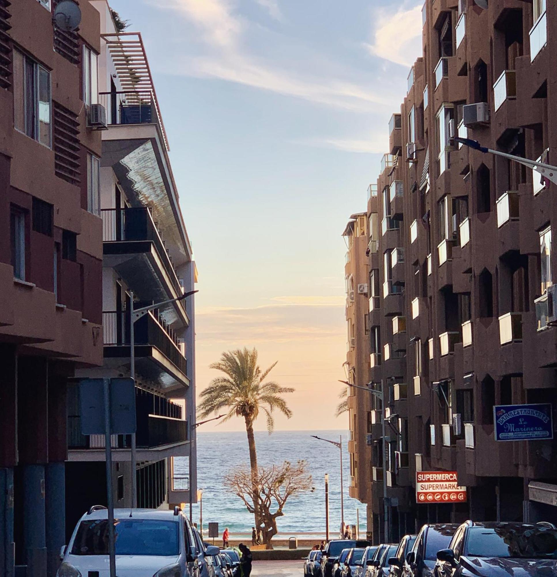 Spanglish Hostel بينايدورم المظهر الخارجي الصورة