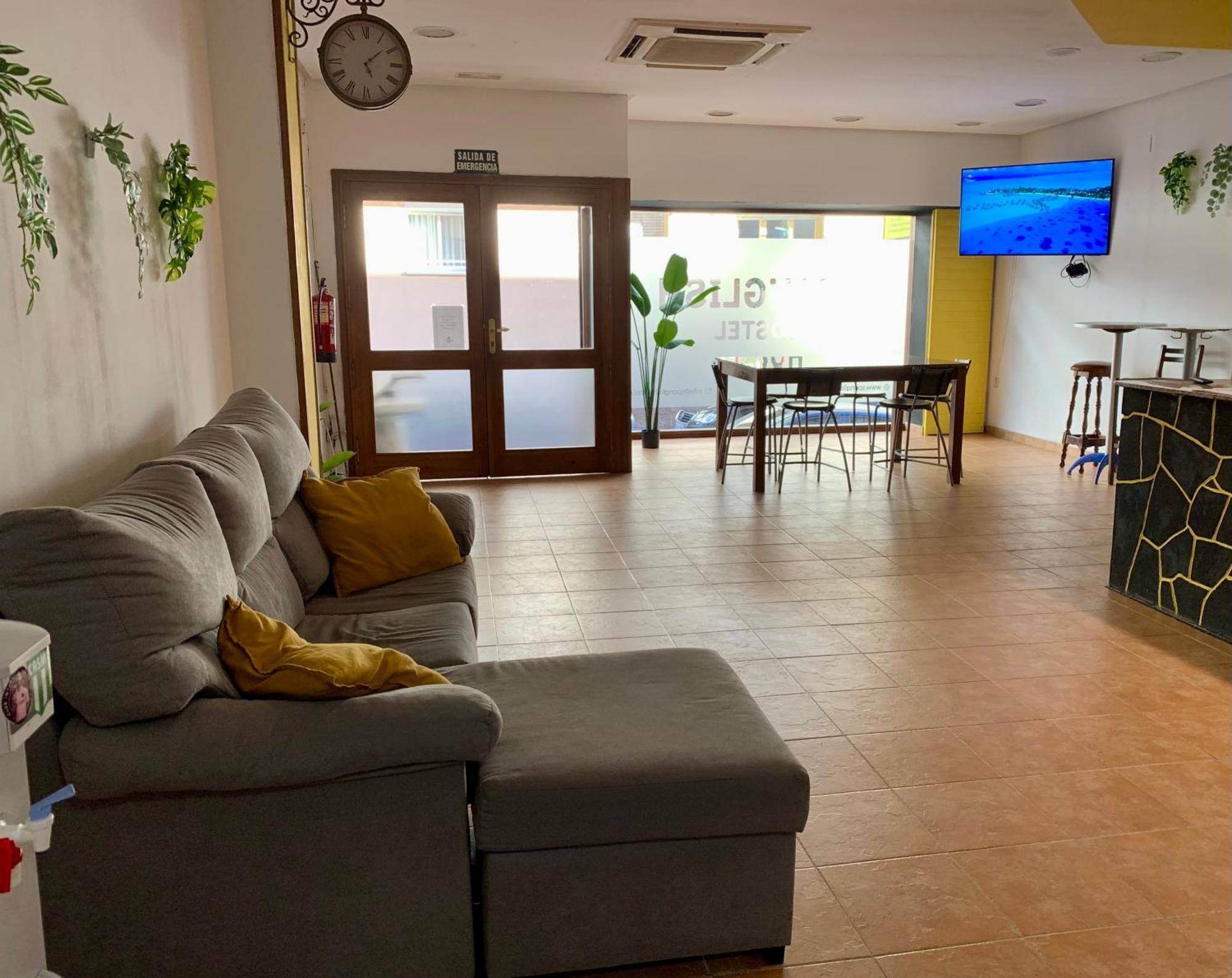 Spanglish Hostel بينايدورم المظهر الخارجي الصورة