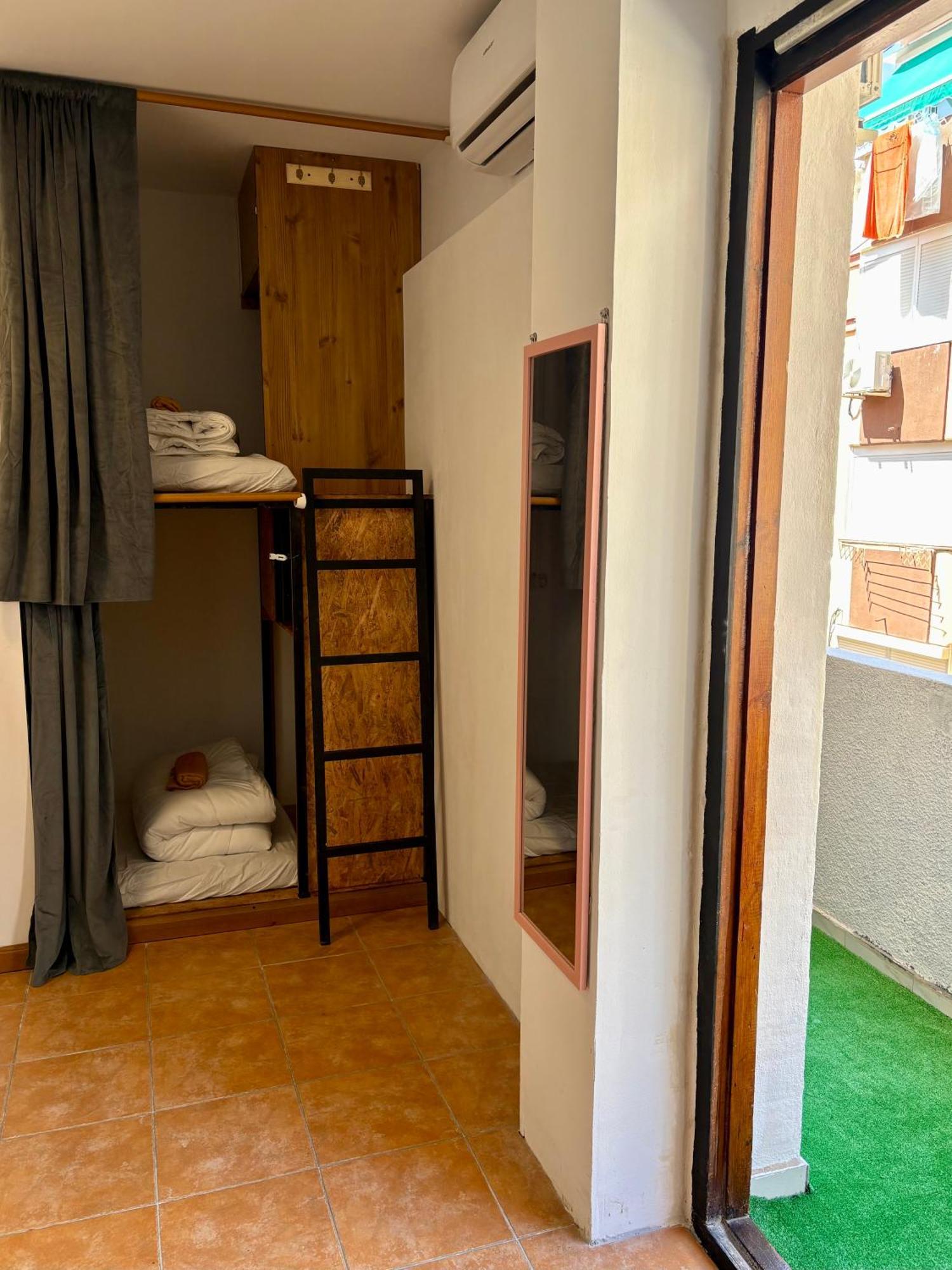 Spanglish Hostel بينايدورم المظهر الخارجي الصورة