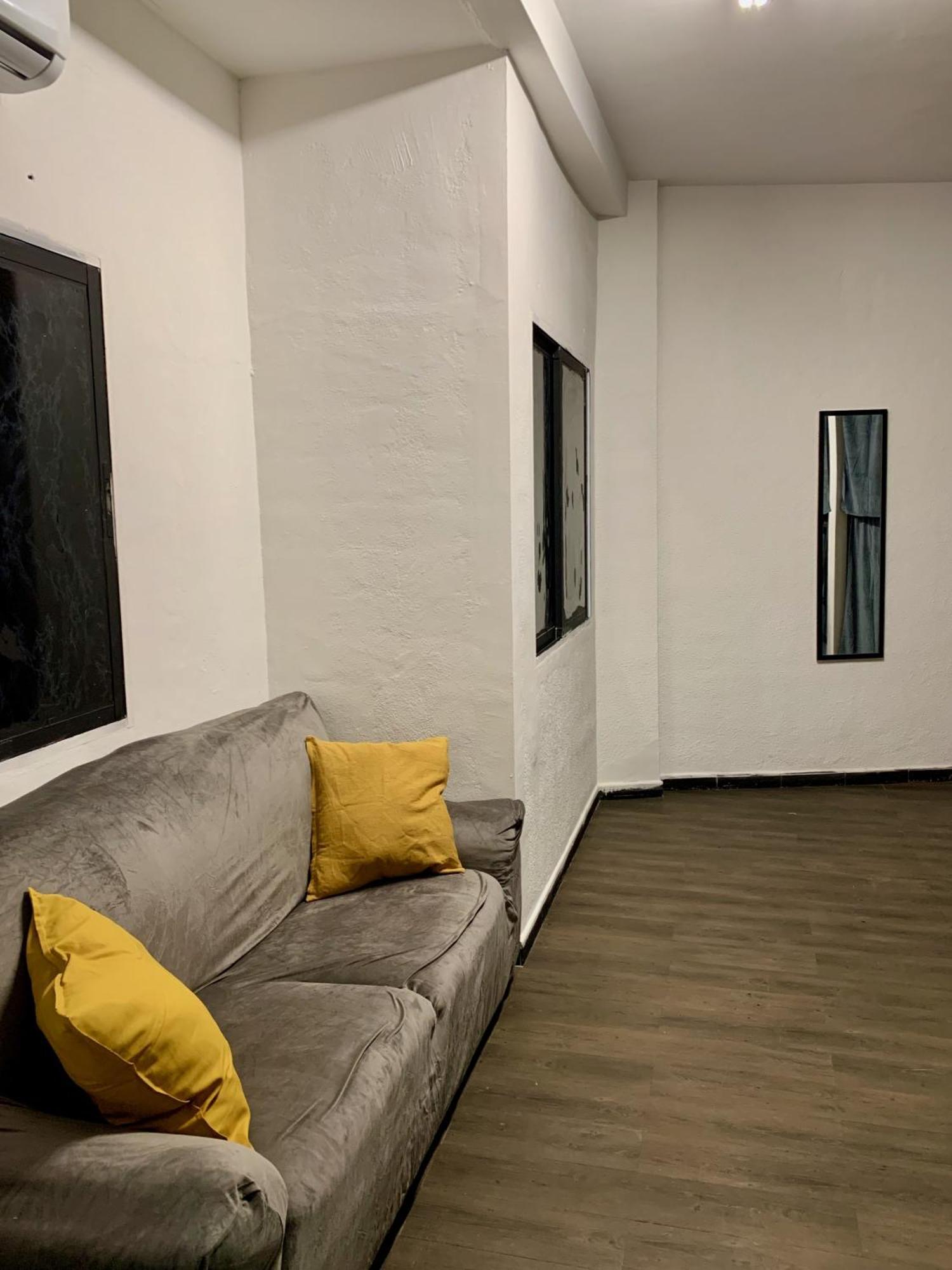 Spanglish Hostel بينايدورم المظهر الخارجي الصورة